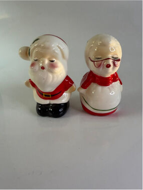Vintage Mr and Mrs Santa Claus as ceramic salt and pepper shakers